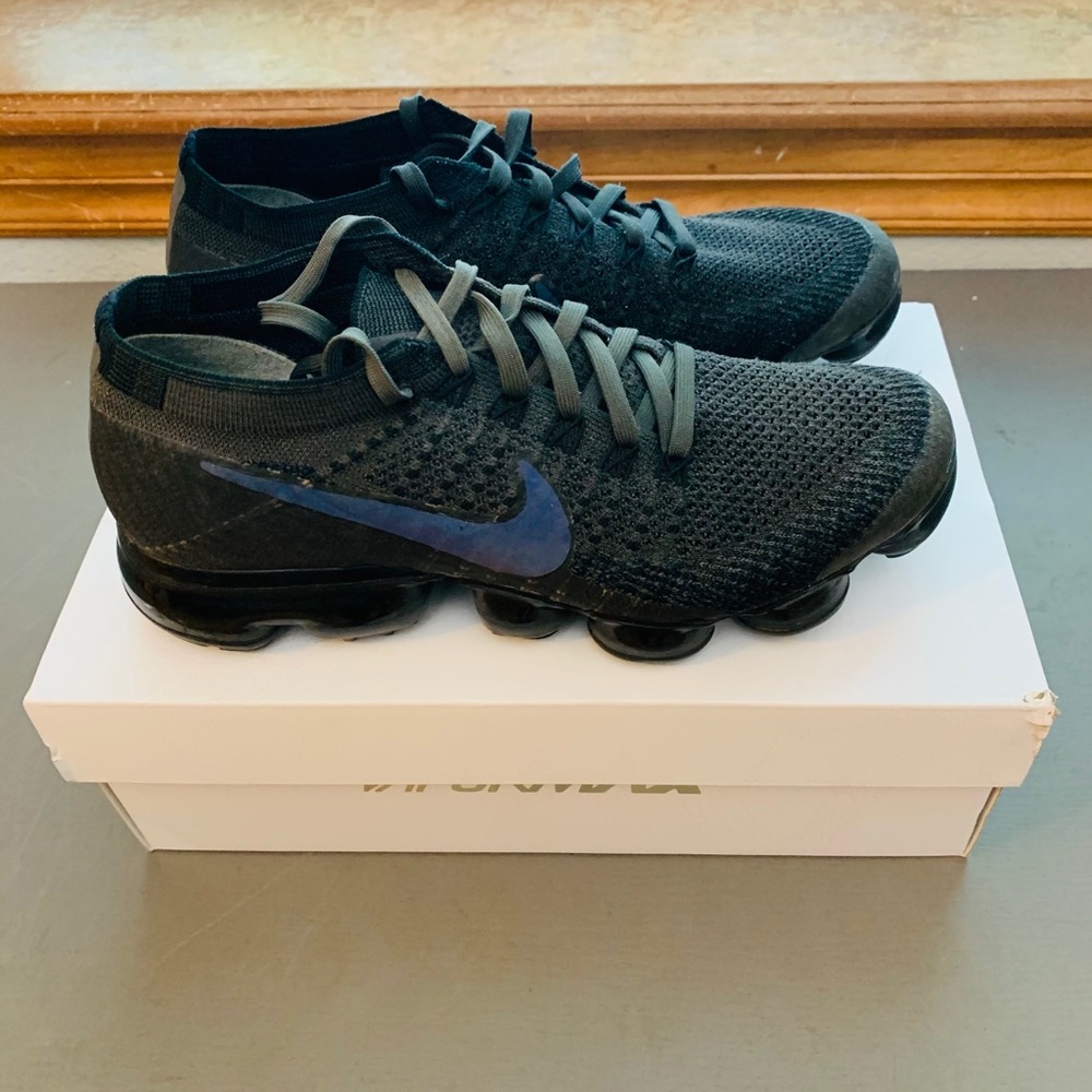 Women’s size 7.5 Nike  Air Vapormax Flyknit